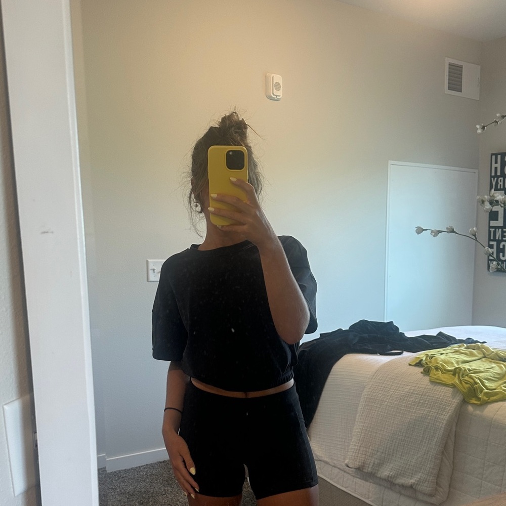 Black Lululemon Cropped cinched T-Shirt